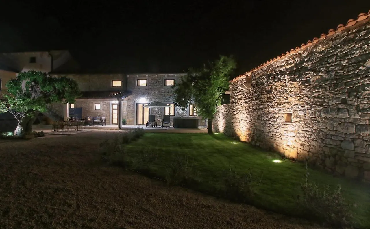 Vila Casa Capris Svetvinčenat 0*,  Chorvatsko